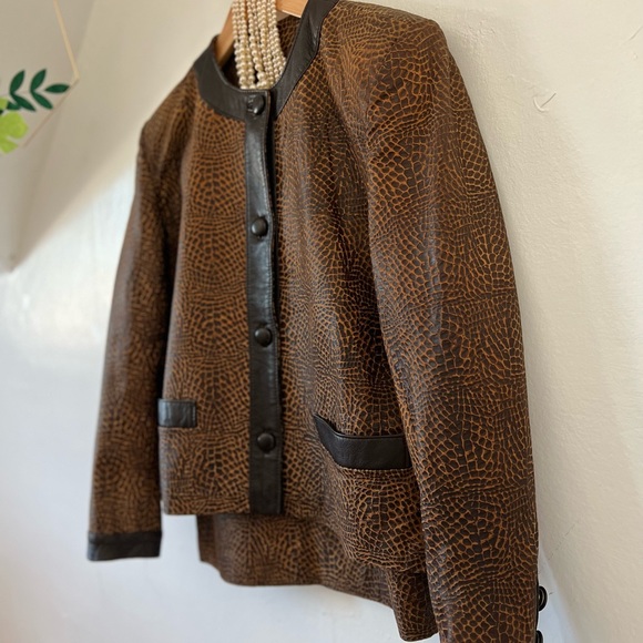 VINTAGE 90s leather CHANEL style matching jacket/skirt sz 36 Small snake print - Picture 13 of 13